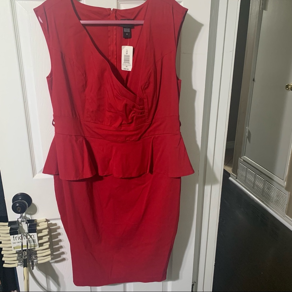 Super flattering red dress!!!